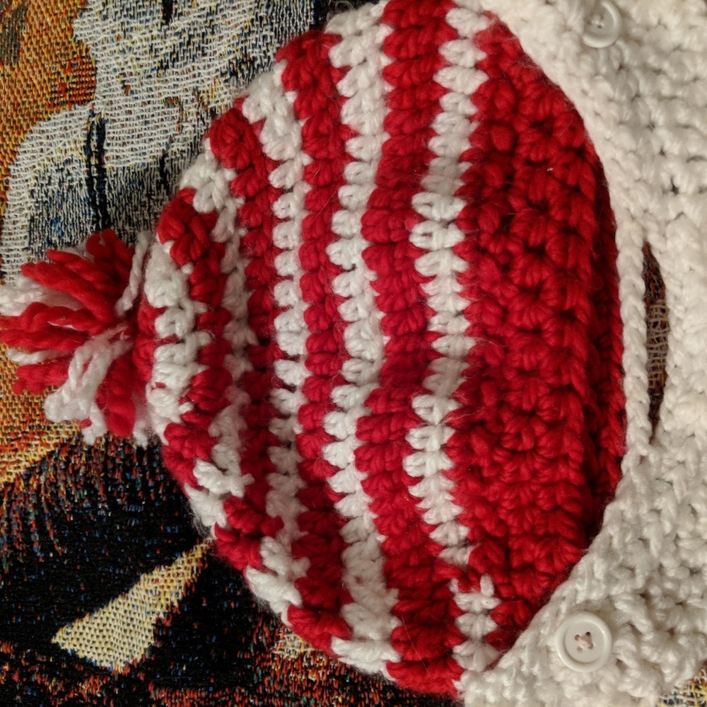 Hand Knitted Santa Hat/Beard - Picture 4 of 4
